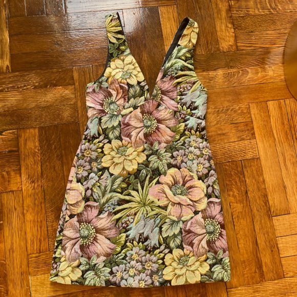 Topshop Dresses & Skirts - Topshop flower print tapestry mini  dress